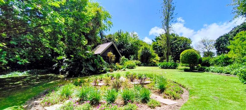 6 Bedroom Property for Sale in Kraaibosch Western Cape